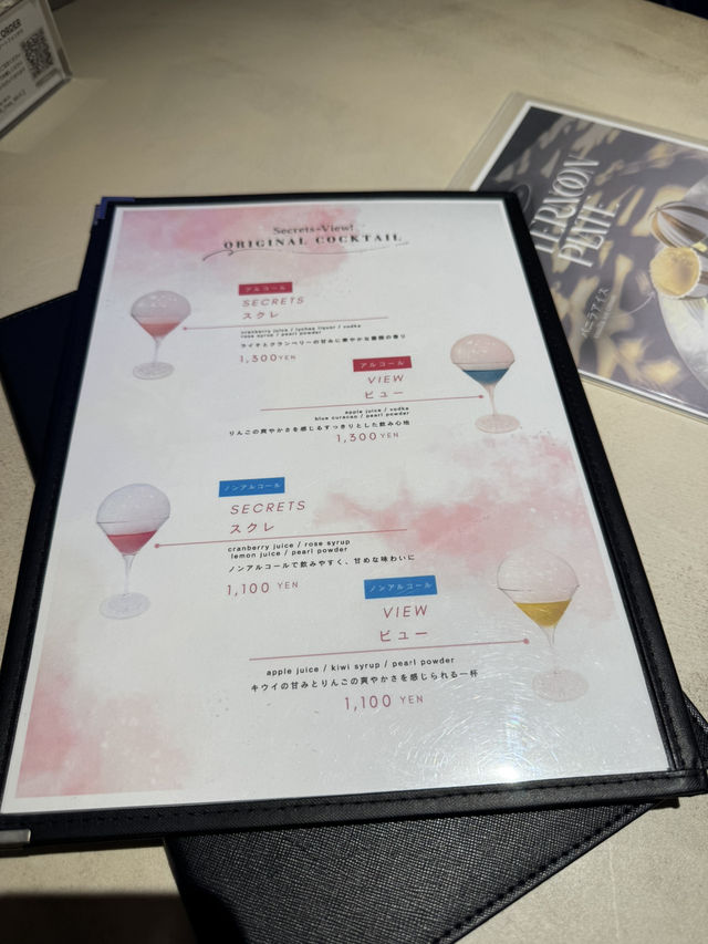 オリジナルカクテルが可愛すぎるカフェ