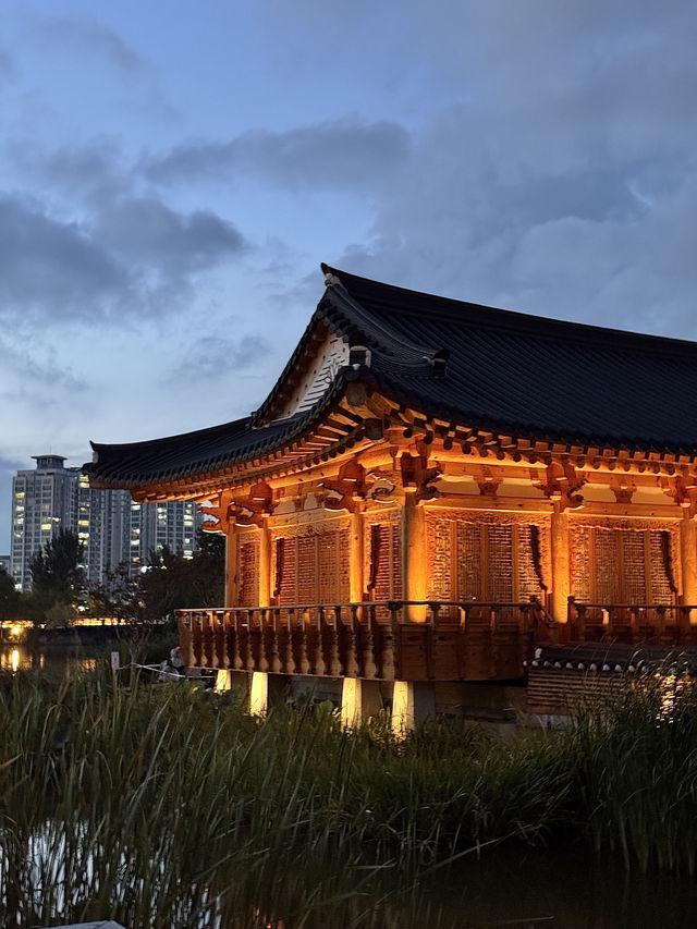 📚 덕진호 위 한옥에서의 여유, 전주 연화정도서관 🌿