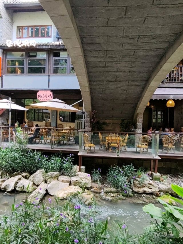 Hidden Gem of the Mountain City: Entrance and Exit 4 of Xiahaoli