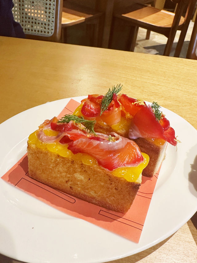 เปิดกลางคืนแล้ว Halfway Brunch & Bar 🍊🥑