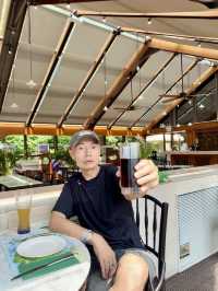 山丘上「大自然與文物」結合的玻璃屋餐廳