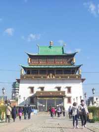 Migjid Janraisig Sum - Big Copper Statue