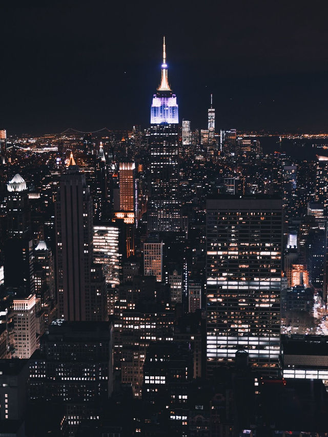 NEW YORK – MANHATTAN SKYLINE AT NIGHT NEW YORK – MANHATTAN SKYLINE AT NIGHT