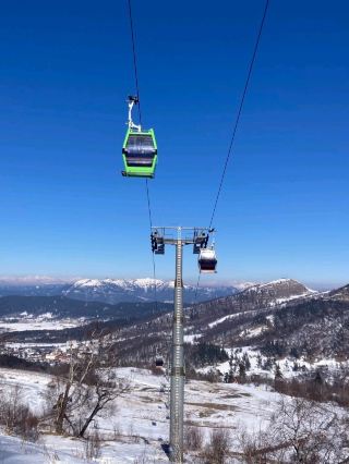 バクリアニ、ジョージア：コーカサスの雪の楽園