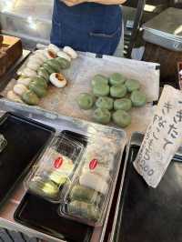 紅葉に包まれる癒しの古刹。深大寺で過ごす穏やかな時間