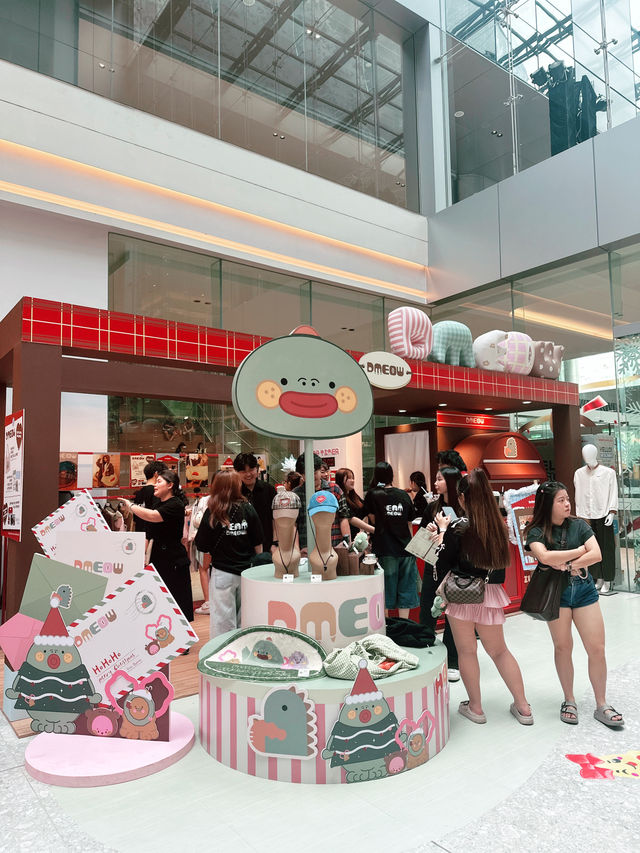 Malaysia’s Xmas Blazer Bash: Sunway Square Vibes 🎄✨ Malaysia’s Xmas Blazer Bash: Sunway Square Vibes 🎄✨