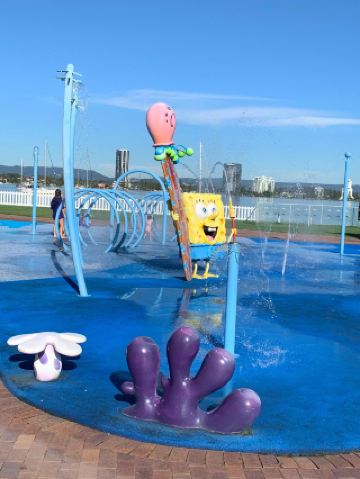 我在黃金海岸海洋世界度假村的難忘家庭之旅：海洋奇觀與尼克兒童頻道樂趣🐬