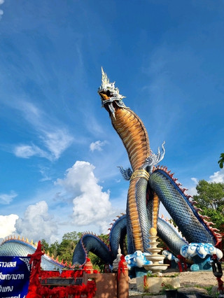 วัดรอยพระพุทธบาทภูมโนรมย์ — “พญานาคยักษ์กลางภูเขา