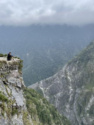 大自然が生み出した驚異の絶景―錐麓古道。