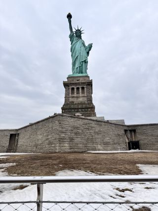 อนุสาวรีย์เทพีเสรีภาพ: นิวยอร์ก🗽🌧️