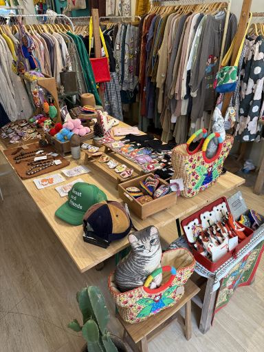 🌿 チャンモイ通りの真ん中にある小さな工芸品店。 | Trip.com チェンマイ
