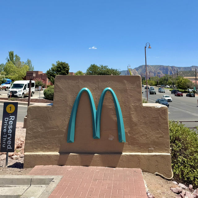 🇺🇸セドナにある唯一無二のターコイズアーチ🩵🍔🌵