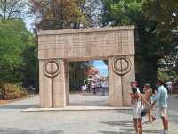 Gate of the Kiss by Constantin Brancusi 🇷🇴