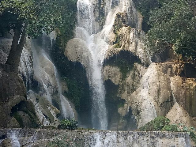 Luang Prabang: Spiritual Serenity 🌅🏞️