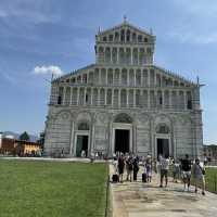 The Leaning Tower of Pisa : Effortlessly Tilted