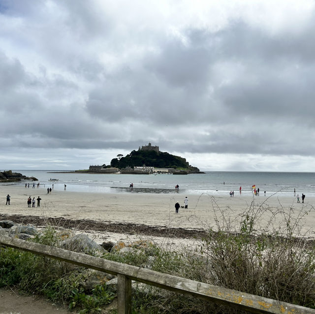 The castle in the sea 