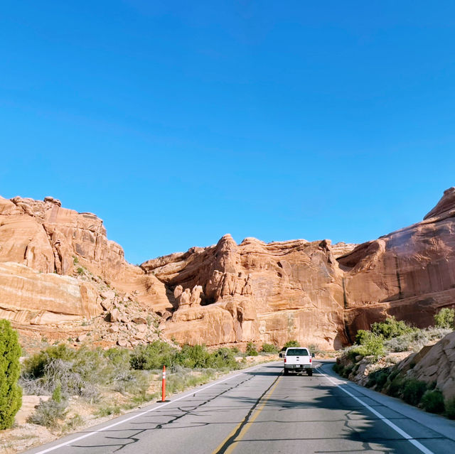 🌉 Arches National Park Transportation Tips: How to Navigate the Land of Stone Magic 🏜️🚗