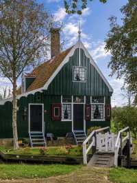 🌾 Zaanse Schans: A Living Museum of Dutch Windmills and Craftsmanship 🌬🇳🇱
