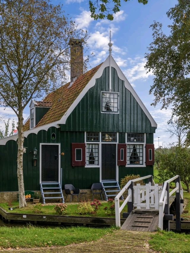 🌾 Zaanse Schans: A Living Museum of Dutch Windmills and Craftsmanship 🌬🇳🇱