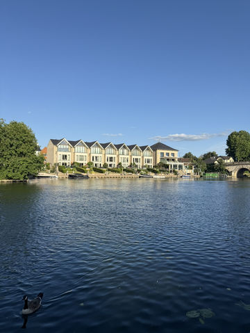 SUMMER PARADISE 18 MN AWAY FROM LONDON! SUMMER PARADISE 18 MN AWAY FROM LONDON!