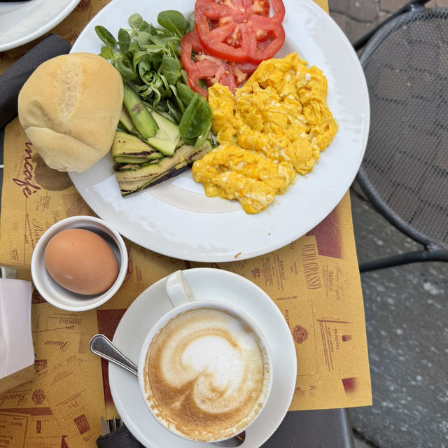 阿爾巴 Alba 的Vincafe住一晚
