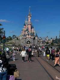 Cozy yet spooky in Paris 💫