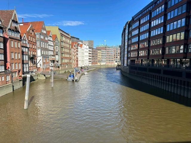 Hamburg's Top Attractions & Spooky Halloween Vibes 🕸️