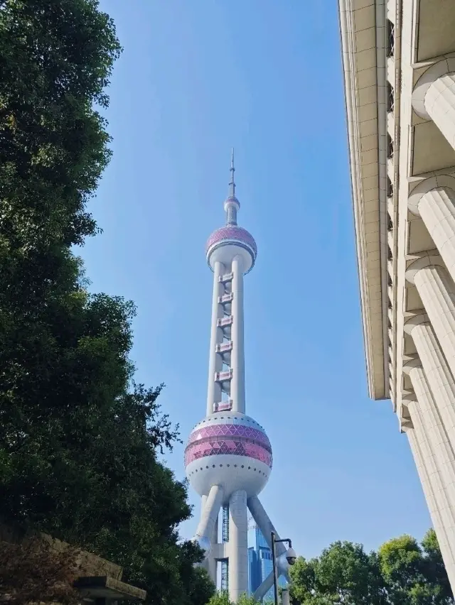 10 Hours in Shanghai – From the Oriental Pearl Tower to the Disney Store
