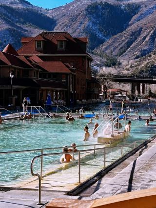 ♨️🌸 Springtime Serenity: Soaking in Luxury at Glenwood Hot Springs 🇺🇸