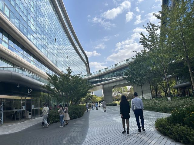 A peek into SkyBridge HQ in Shanghai 📷