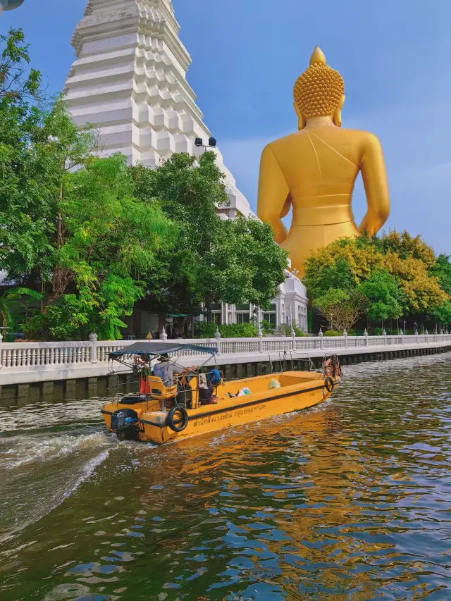 The Great Buddha of Wat Klang Nam | A quick guide to check-in within an hour from Don Mueang Airport