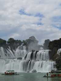 德天大瀑布：中越邊境上的跨國瀑布，氣勢磅礡、蔚為壯觀！