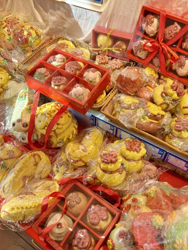 Dalian!!! Finally found a cheap and delicious flower bun shop