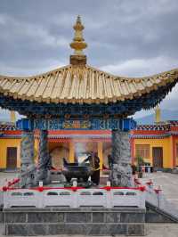 指雲寺位於拉市海旁，是麗江五大寺之一