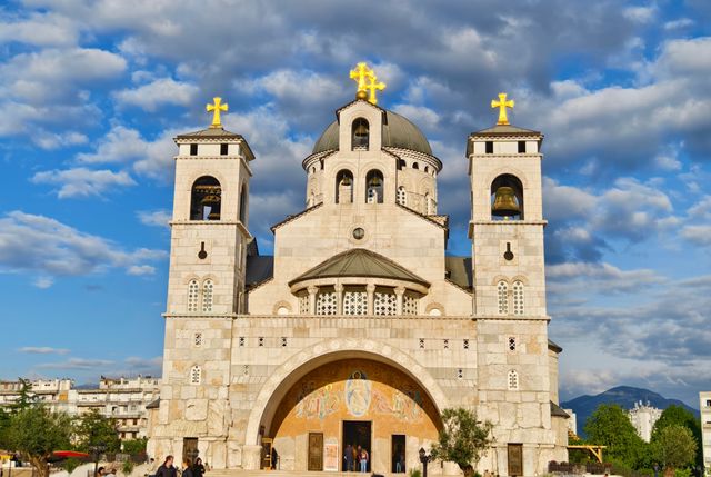 因一座教堂和橋出名的黑山首都波德戈里察