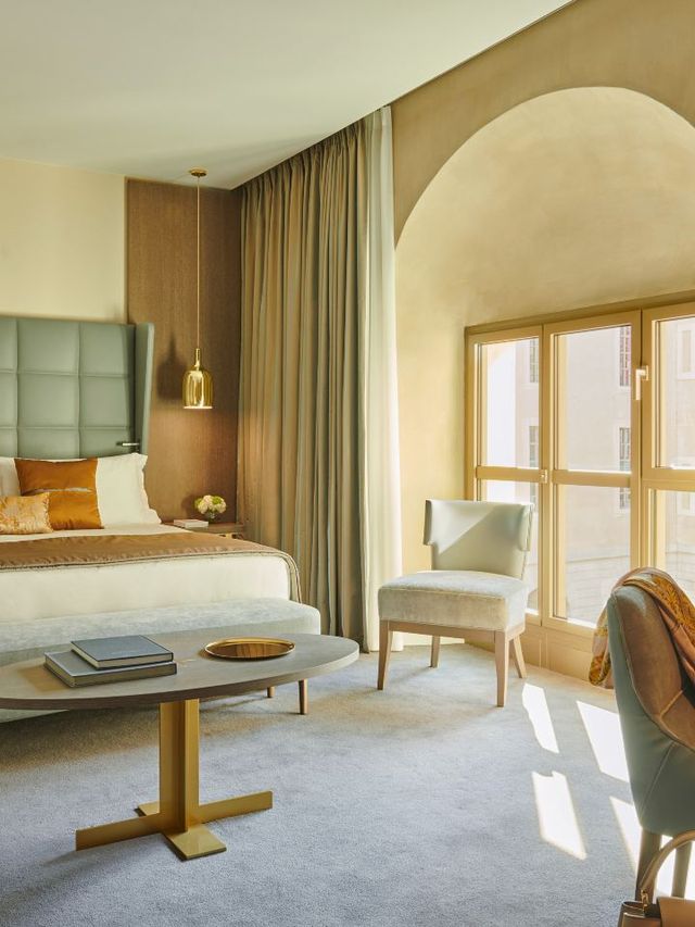 🌟 Lyon's Luxurious Landmark: Hotel Dieu's Grandeur 🌟
