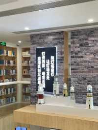 燈塔圖書館|面朝大海的圖書館看書也看海