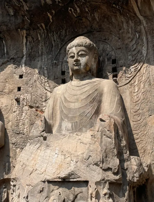 Tourist Route
Day 1: Luoyang Museum Longmen Grottoes (Night Tour)
Day 2: Luoyang Ancient City Lijimen Jiuzhou Pool.