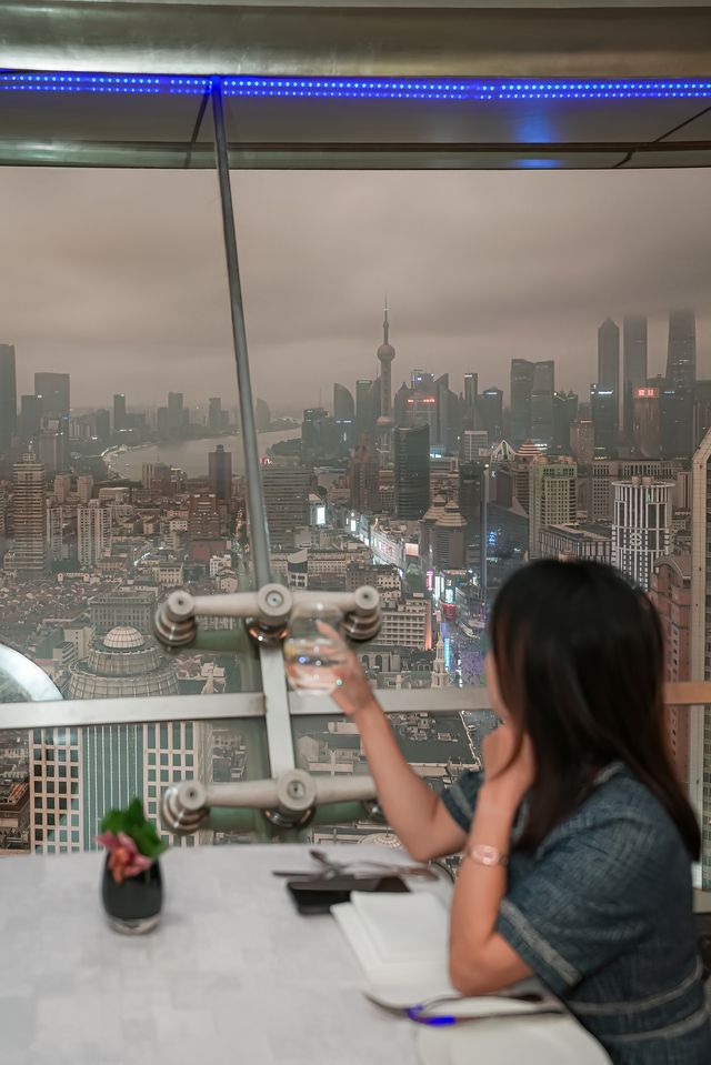 南京西路高空雲端，上海的浪漫夕陽盡收眼底。