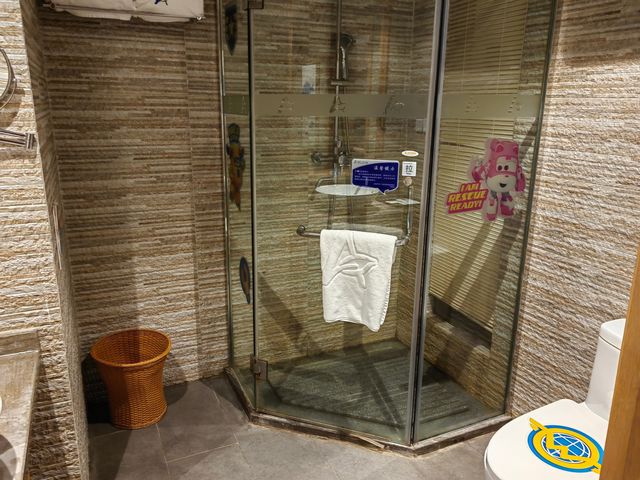 擁有大草坪的酒店。