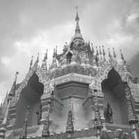 銀色佛塔|西雙版納般若寺,有著明確的著裝要求,請不要穿吊帶、短裙、無袖短袖等