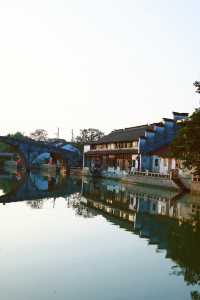 你在橋上看風景，我在橋下看你。