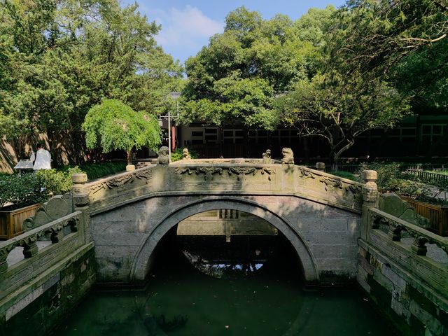 浙江杭州岳王廟。