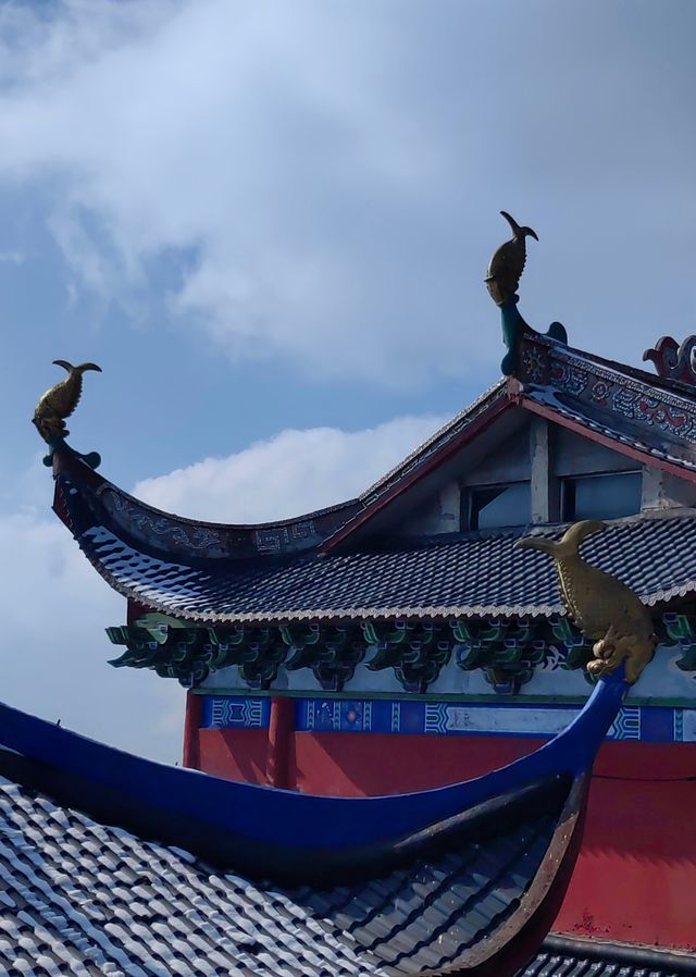 【絕美自駕行】華蓥寶鼎，邂逅1,600米高空雪域仙境
