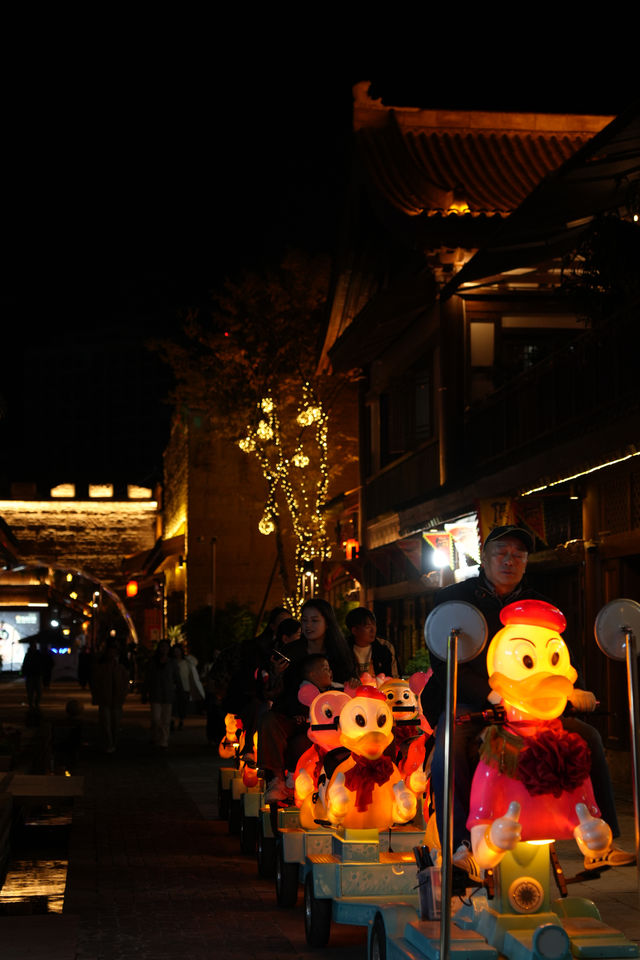 西昌旅遊｜夜遊唐園燈光璀璨，人少拍照很漂亮！