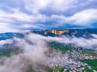 住進風景裏，醒在雲海間