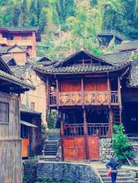 タイトル：中国・湖南省の秘境「徳夯（デカン）苗族の村」完全ガイド！絶景と文化が詰まった旅