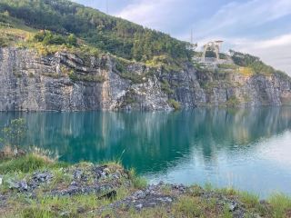 Less crowded yet stunningly beautiful, this place is perfect for tea time! || Qifengshan Quarry Park in Anfu, Ji'an, Jiangxi