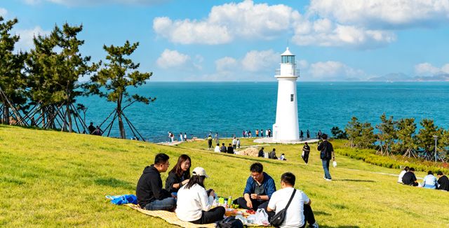 青島是一座集海濱風光、異國建築與啤酒文化於一體的迷人城市。