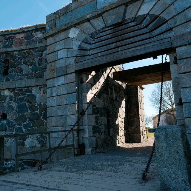 🏰 Suomenlinna Fortress: Where History Meets the Sea
